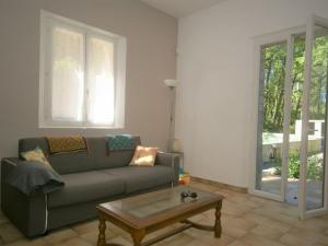 Villas Romantic holiday home in Flayosc with private swimming pool and in the forest : photos des chambres