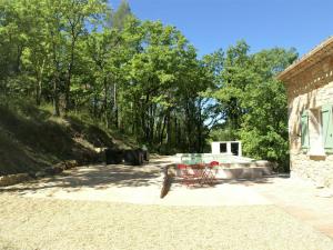 Villas Romantic holiday home in Flayosc with private swimming pool and in the forest : photos des chambres