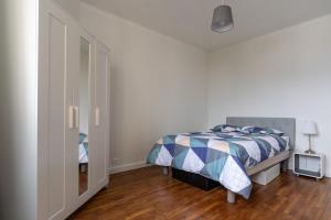 Appartements Charmant 2 pieces pour 4 personnes a Courbevoie : photos des chambres