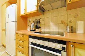 Courtyard Apt - Central Athens