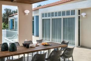 Vilia, House on the Hill