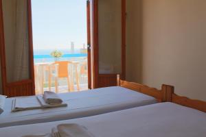 Seaview self catering apartment - Helen No 1 Arkadia Greece