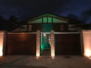 Mansão Rústica 10 Suítes a 150 metros do Mar e Beach Park