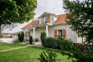 Villa Jozini dvori