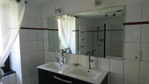 Maisons de vacances Ar Merglet - Grande longere authentique en Broceliande : photos des chambres