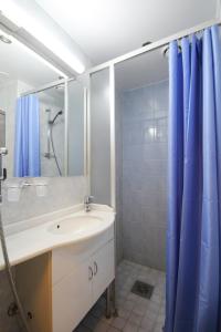 Double Room with Private Bathroom and toilet room in Mango Hotel