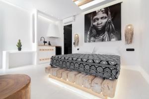 Deluxe Apartment with Hot Tub and City View room in Portara Seaside Luxury Suites