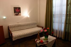 Family Room (2 Adults + 2 Children)