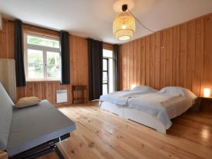 Maisons de vacances Modern apartment in Cuzy with shared pool : photos des chambres