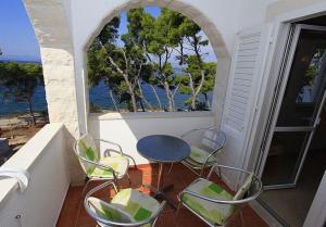 Apartments Villa La Riva - Seafront accommodation