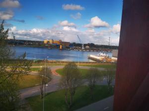 Studijas tipa vienistabas dzīvoklis (mākslinieku darbnïca)