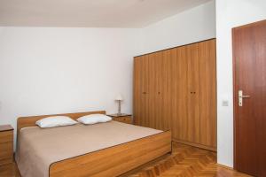 Apartments Brodarica Beach With Balcony Seaview