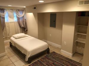 An English Gem near Station