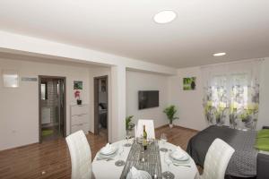 Apartments MTV - private parking, Fast Wi-Fi & Steps to the Beach