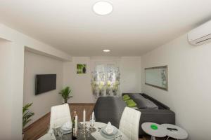 Apartments MTV - private parking, Fast Wi-Fi & Steps to the Beach