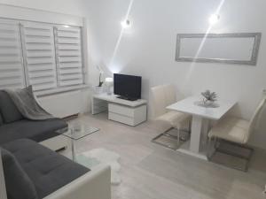 Apartman Kristina - Self check in & check out