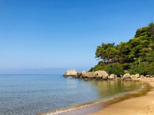 Aqua Seafront Beach House With Garden Corfu Greece