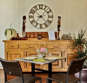 Hotels Logis Les Cols Verts : photos des chambres