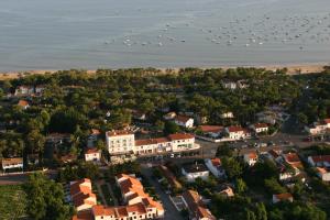 Hotels Logis Les Cols Verts : photos des chambres