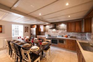 Thornhill House - Historic 5 Bedroom 5 Ensuite