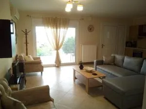 ALIVERI FLAT WITH SEA VIEW - Parthénion