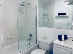 Beachfront Ocean Dr white sand paradise SoBe 311