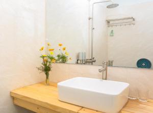 Phòng Bốn Người có Cảnh (Quadruple Room with View)