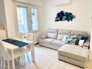 Apartament Classy 4 Bedrooms Apartment in Porta Genova,Naviglio Milano Italia