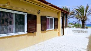 Summerhouse Peggy: close to Athens airport by the sea