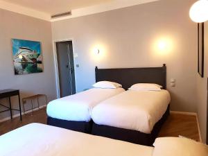 Hotels Hotel L'orque Bleue : photos des chambres