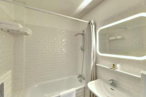 Hotels Hotel L'orque Bleue : photos des chambres