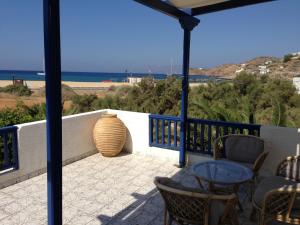 Deep Blue Rooms & Apartments Ios Greece