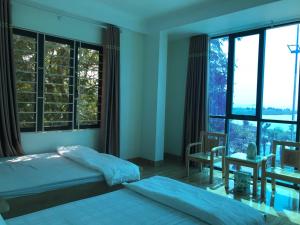 Gate Tuan Chau Hotel