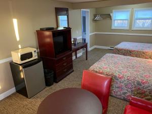Twin Oaks Motel