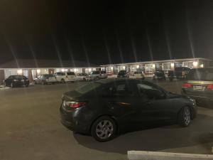 Twin Oaks Motel