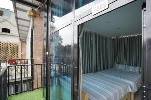 Almor Hostel With Pool in right center