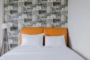 Contemporary Studio Room at Casa De Parco Apartment By Travelio - Kramat