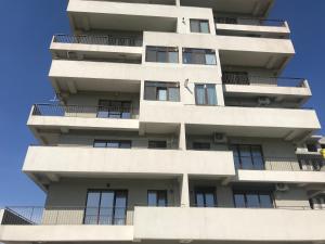 MAMAIA LAKE APARTMENTS