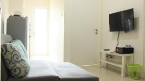 Modest 1BR Apartment at Parahyangan Residence By Travelio