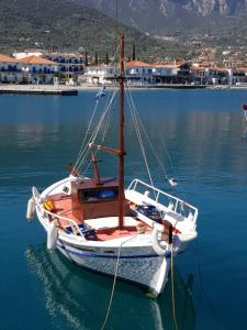 Lovely traditionnal house with sea view Arkadia Greece
