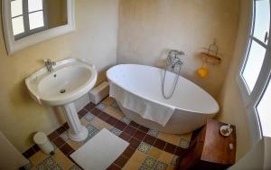 B&B / Chambres d'hotes Chateau de la Grand'cour : Chambre Lit Queen-Size - Vue sur Jardin