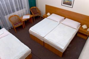 Triple Room room in Hotel Adamantino