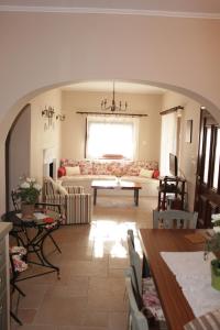 *Villa Pap-Live the Greek hospitality in a village*