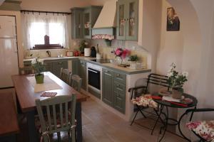 *Villa Pap-Live the Greek hospitality in a village*