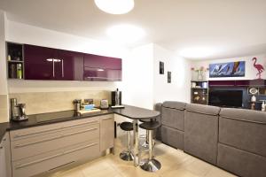 2-Br with Terrace and Pool in the Heart of Palm Beach