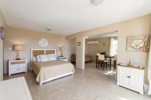 Quadruple Room with Sea View room in Island Charm Culebra