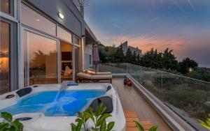 FlyViewFlatsGOLD PrivateHotTub with SeaView Rhodes Greece