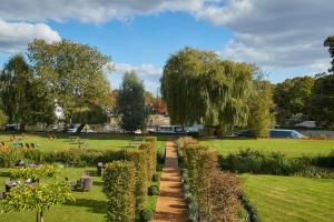 Streatley-on-Thames, RG8 9HR, England.