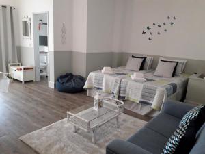 Beach and Pool Studio Apartment