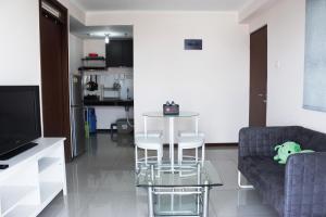Modern Look 2BR Gateway Pasteur Apartment By Travelio